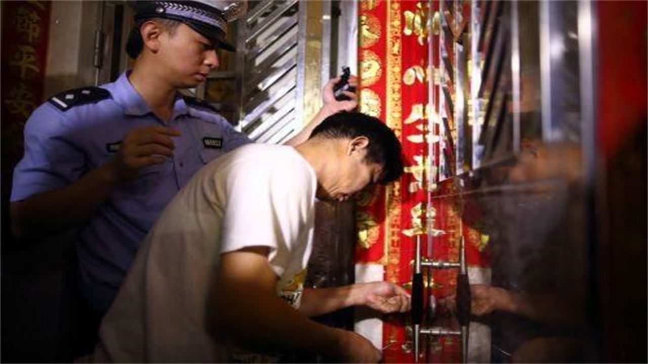 邯郸请开锁师傅开了锁后，师傅为什么一般都不进门，就算主人请也不进去？